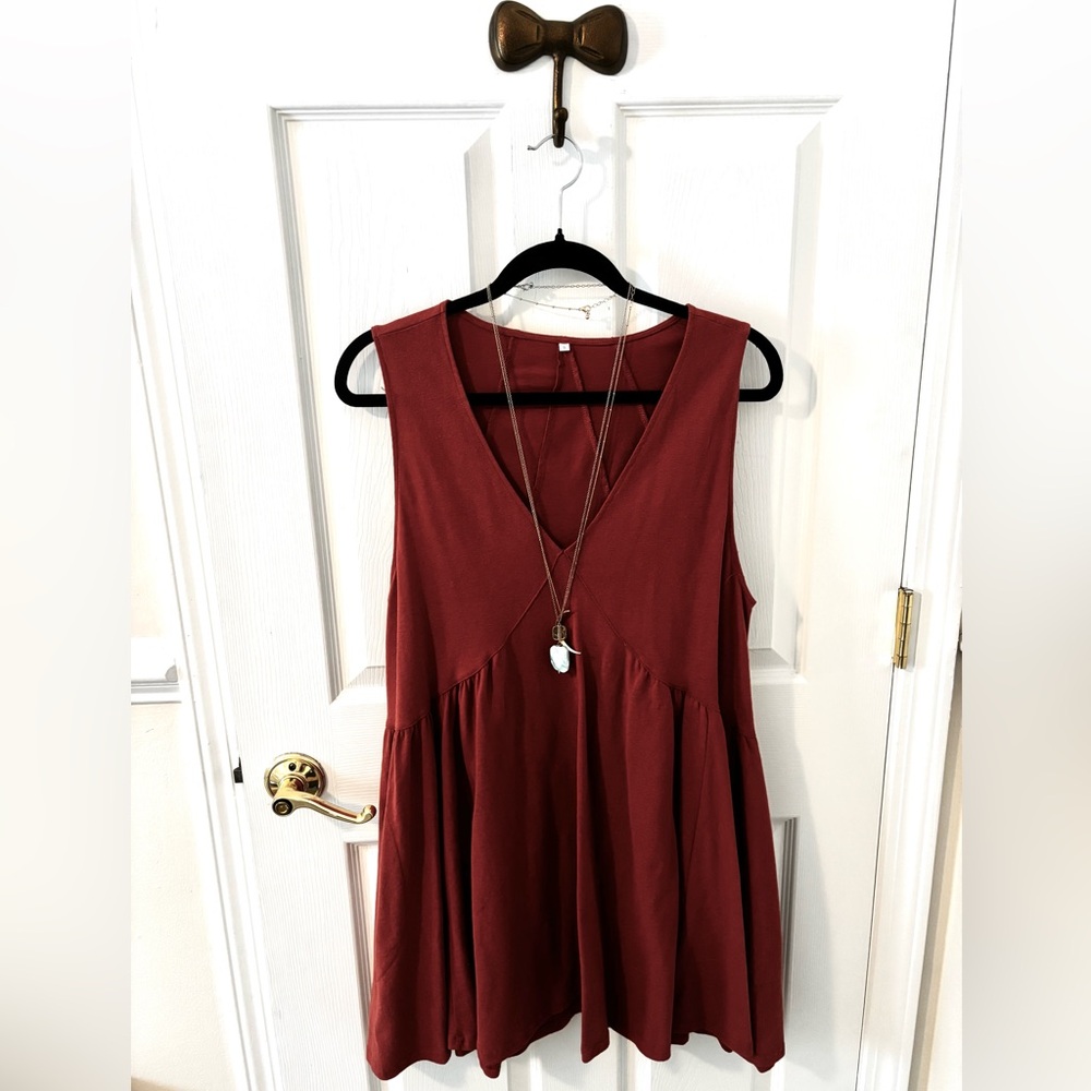 *NWOT* Rust V-Neck Sleeveless Dress